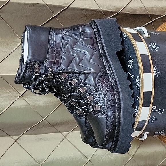 NWT- Vince Camuto ‘Medjey’ Leather Combat Boot- in RARE Black Color - Picture 4 of 8